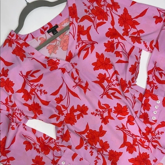 Like New Women’s Small Ann Taylor Red and Pink Floral Blouse - Picture 1 of 7